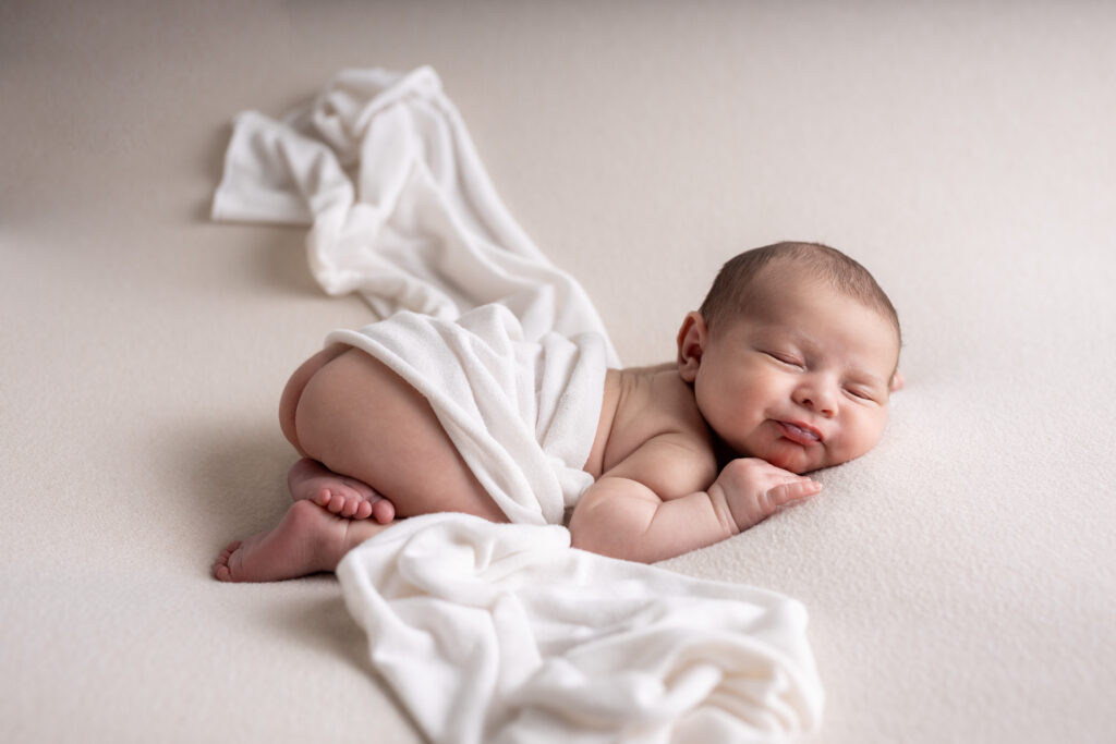 séance naissance studio bébé